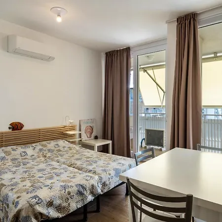 Condominio Silente F דירה *